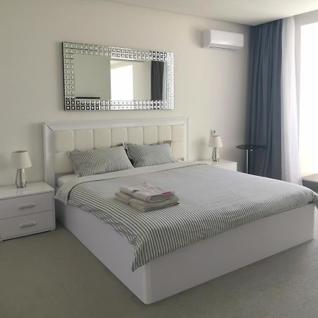 Stylish Riverside Apartments In Riviera Complex Nikolayev Ngoại thất bức ảnh