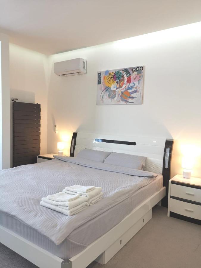 Stylish Riverside Apartments In Riviera Complex Nikolayev Ngoại thất bức ảnh